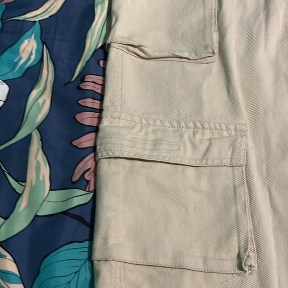 Tan midi length cargo skirt - Picture 3 of 5